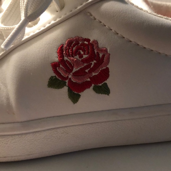 Sneakers - Picture 2 of 5